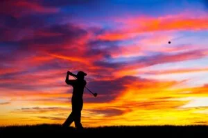 Golf al atardecer