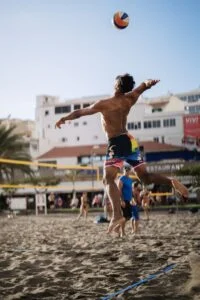 Remate en vóley playa